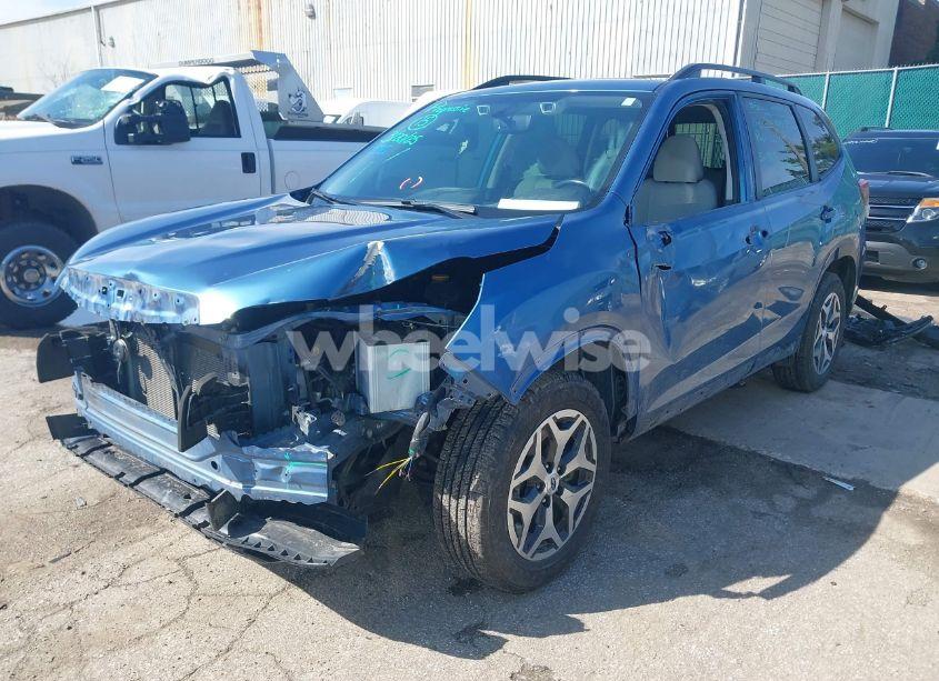 Photo 2 of 2020 Subaru Forester PREMIUM (VIN JF2SKAGC7LH559948)