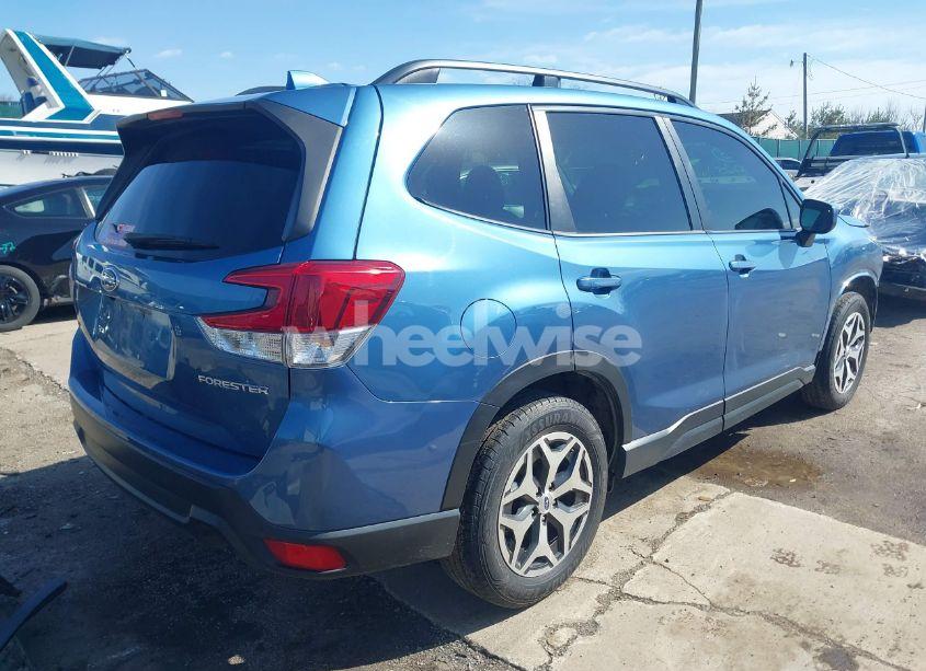 Photo 4 of 2020 Subaru Forester PREMIUM (VIN JF2SKAGC7LH559948)