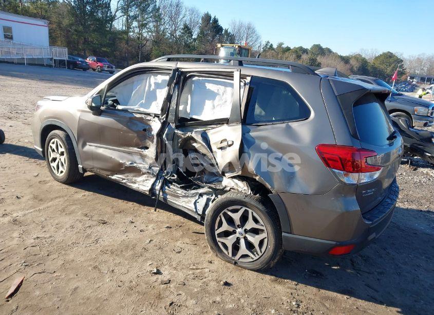 Photo 3 of 2020 Subaru Forester PREMIUM (VIN JF2SKAGC8LH592280)