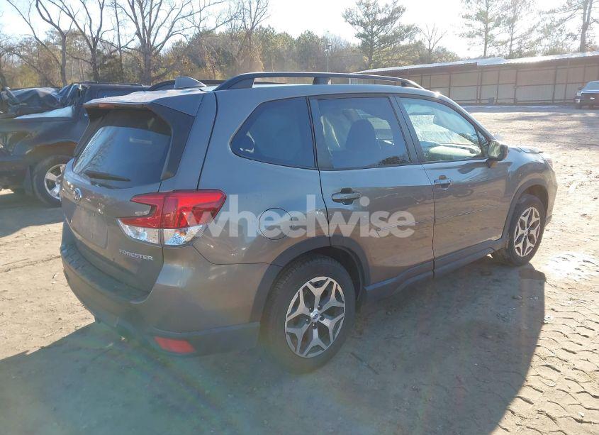 Photo 4 of 2020 Subaru Forester PREMIUM (VIN JF2SKAGC8LH592280)