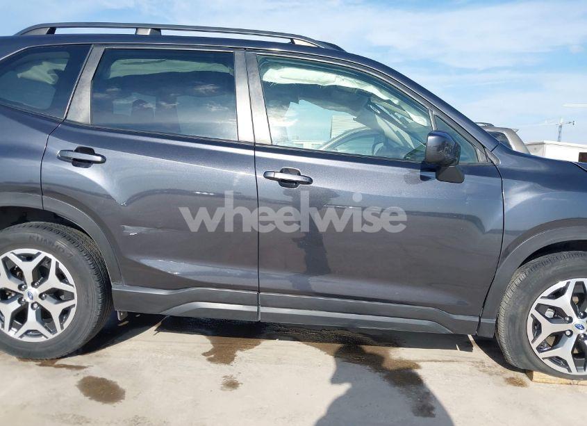 Photo 14 of 2019 Subaru Forester PREMIUM (VIN JF2SKAGCXKH486072)