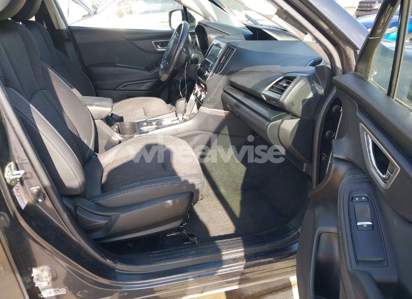 Photo 5 of 2019 Subaru Forester PREMIUM (VIN JF2SKAGCXKH486072)