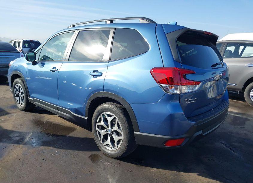 Photo 3 of 2019 Subaru Forester PREMIUM (VIN JF2SKAGCXKH595616)