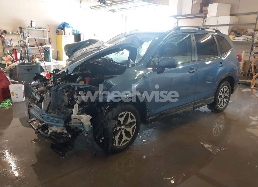 Photo 2 of 2020 Subaru Forester PREMIUM (VIN JF2SKAJC0LH553434)