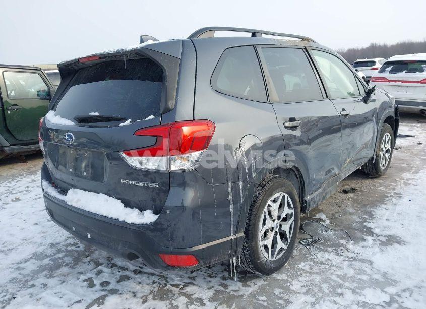 Photo 4 of 2021 Subaru Forester PREMIUM (VIN JF2SKAJC0MH463931)