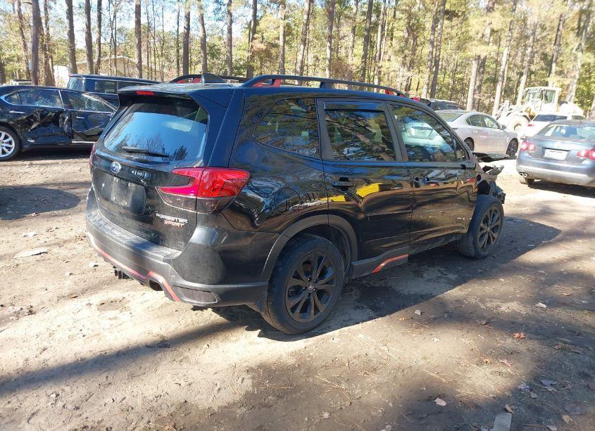 Photo 4 of 2022 Subaru Forester SPORT (VIN JF2SKAJC0NH502891)