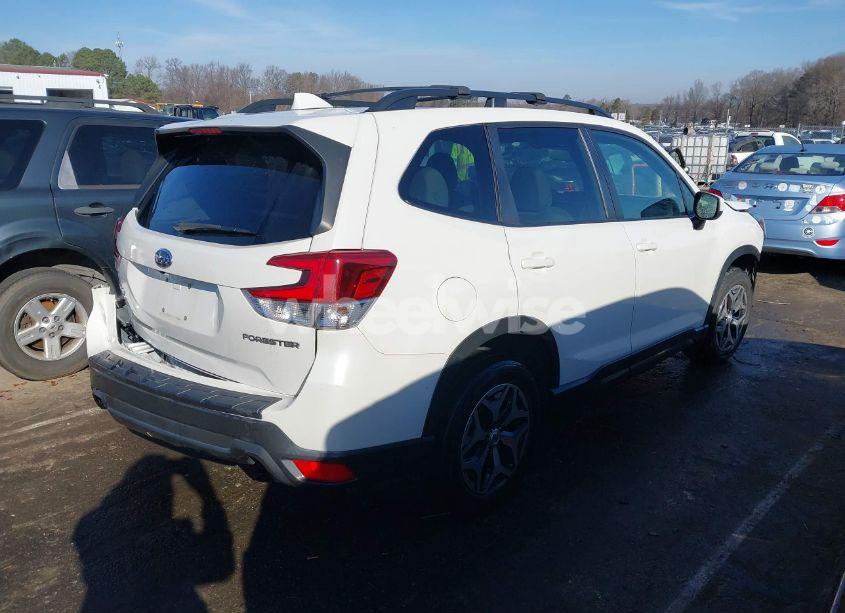 Photo 4 of 2020 Subaru Forester PREMIUM (VIN JF2SKAJC1LH591836)