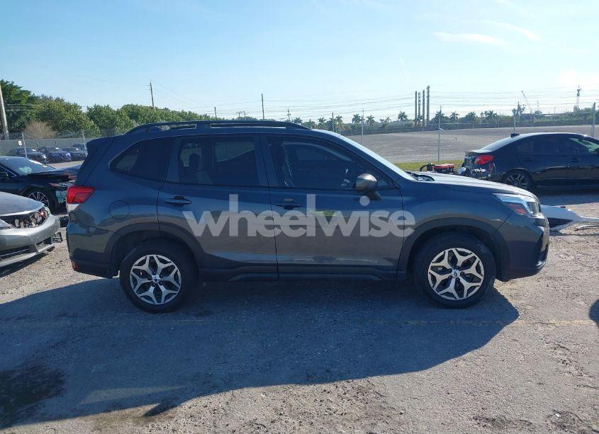 Photo 13 of 2020 Subaru Forester PREMIUM (VIN JF2SKAJC2LH416902)