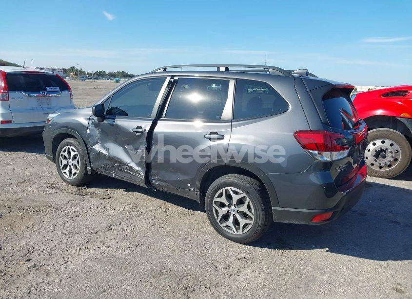 Photo 3 of 2020 Subaru Forester PREMIUM (VIN JF2SKAJC2LH416902)