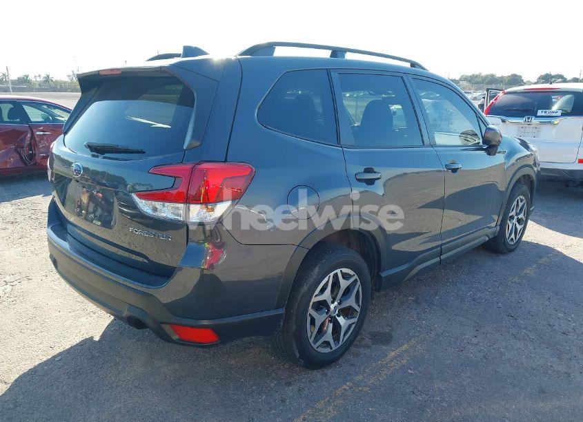 Photo 4 of 2020 Subaru Forester PREMIUM (VIN JF2SKAJC2LH416902)