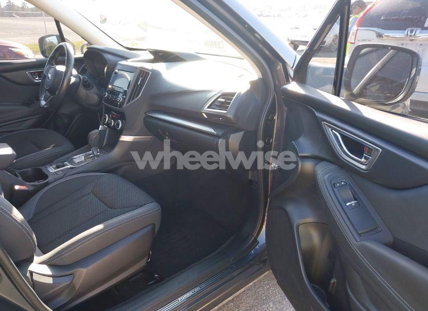 Photo 5 of 2020 Subaru Forester PREMIUM (VIN JF2SKAJC2LH416902)