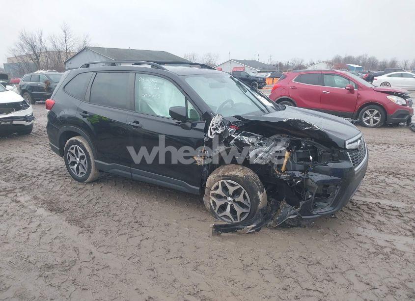 2020 Subaru Forester PREMIUM (VIN JF2SKAJC2LH423767) main photo