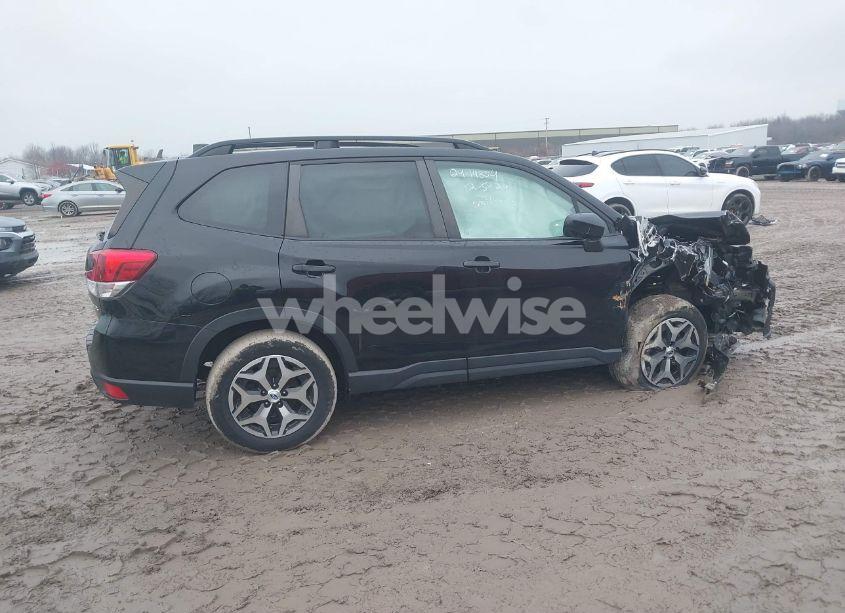 Photo 13 of 2020 Subaru Forester PREMIUM (VIN JF2SKAJC2LH423767)