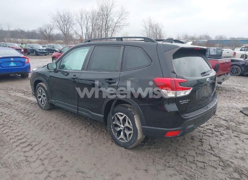 Photo 3 of 2020 Subaru Forester PREMIUM (VIN JF2SKAJC2LH423767)
