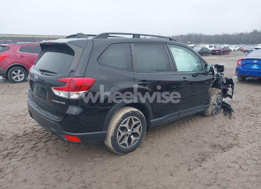 Photo 4 of 2020 Subaru Forester PREMIUM (VIN JF2SKAJC2LH423767)