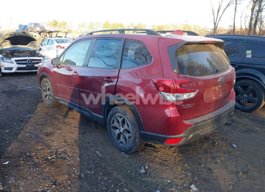 Photo 3 of 2020 Subaru Forester PREMIUM (VIN JF2SKAJC2LH561387)