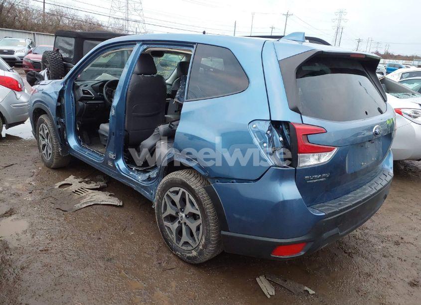 Photo 3 of 2020 Subaru Forester PREMIUM (VIN JF2SKAJC2LH606781)