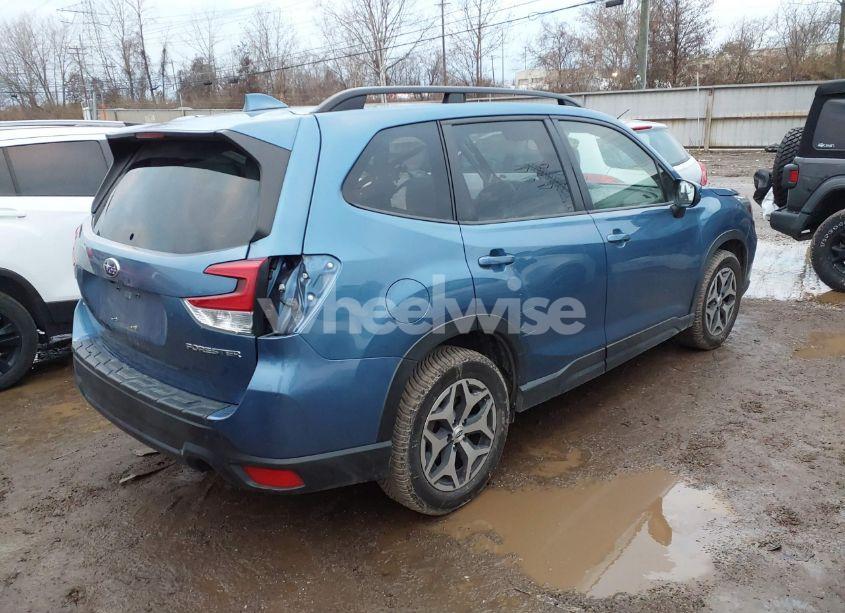 Photo 4 of 2020 Subaru Forester PREMIUM (VIN JF2SKAJC2LH606781)