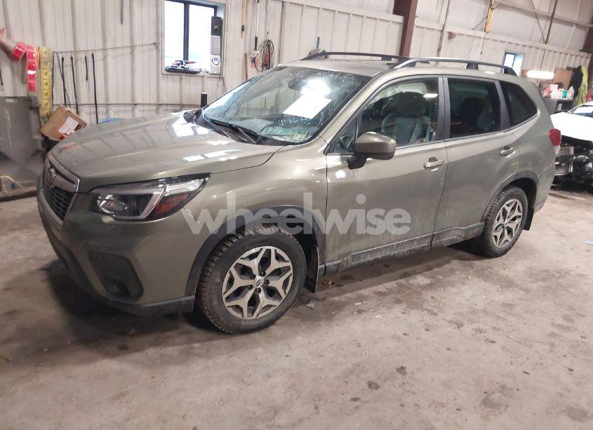 Photo 2 of 2021 Subaru Forester PREMIUM (VIN JF2SKAJC2MH513261)