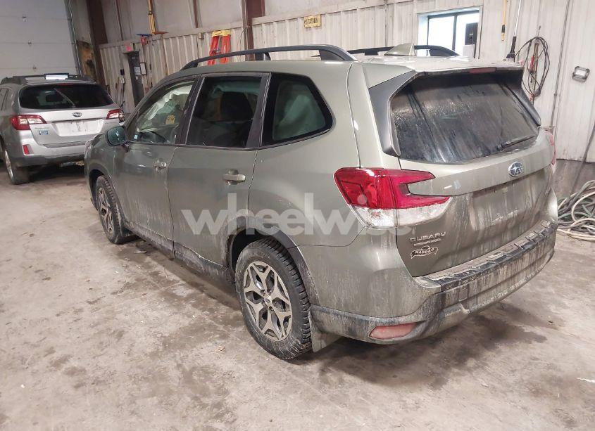 Photo 3 of 2021 Subaru Forester PREMIUM (VIN JF2SKAJC2MH513261)