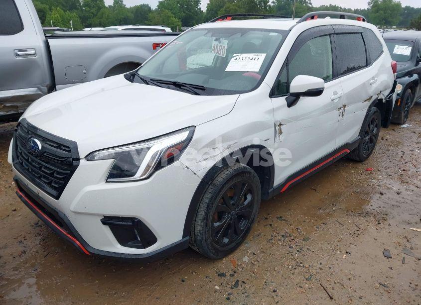 Photo 2 of 2022 Subaru Forester SPORT (VIN JF2SKAJC2NH424789)