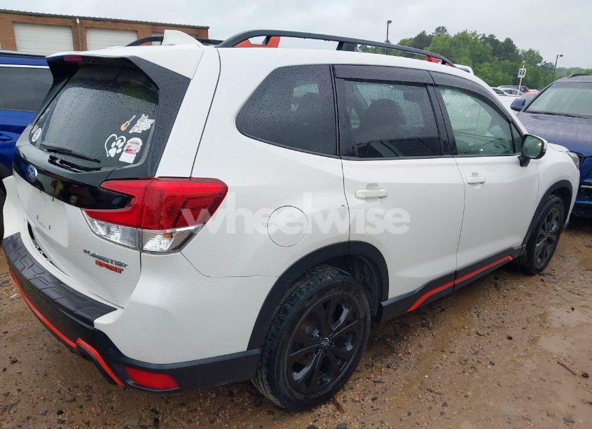 Photo 4 of 2022 Subaru Forester SPORT (VIN JF2SKAJC2NH424789)
