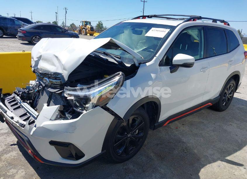 Photo 2 of 2022 Subaru Forester SPORT (VIN JF2SKAJC3NH416927)