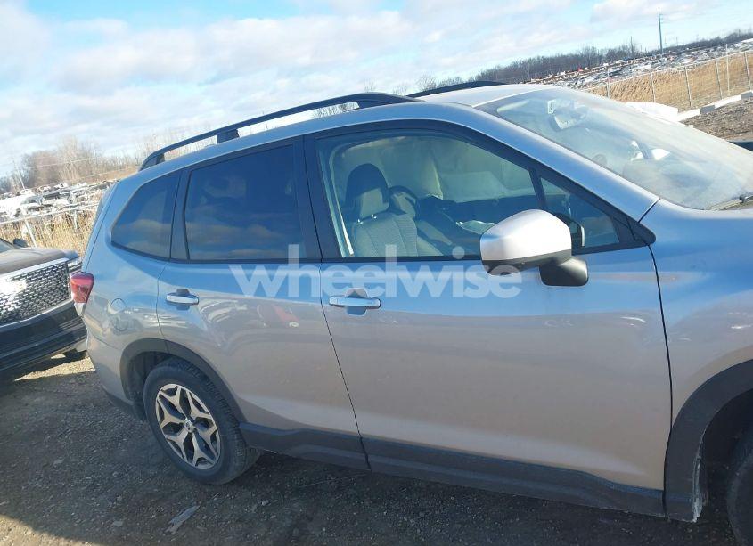 Photo 13 of 2020 Subaru Forester PREMIUM (VIN JF2SKAJC4LH408767)
