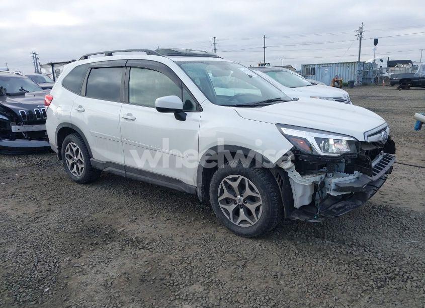 2020 Subaru Forester PREMIUM (VIN JF2SKAJC4LH469214) main photo