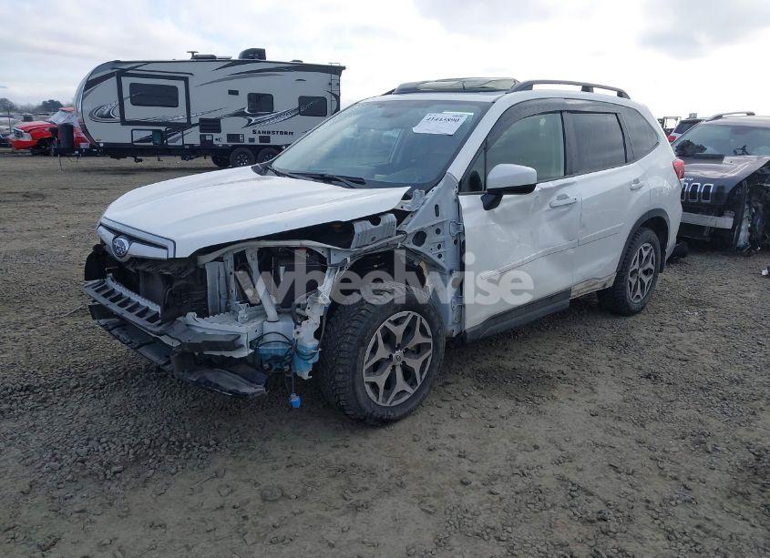 Photo 2 of 2020 Subaru Forester PREMIUM (VIN JF2SKAJC4LH469214)