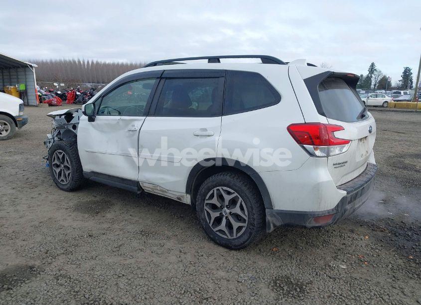 Photo 3 of 2020 Subaru Forester PREMIUM (VIN JF2SKAJC4LH469214)