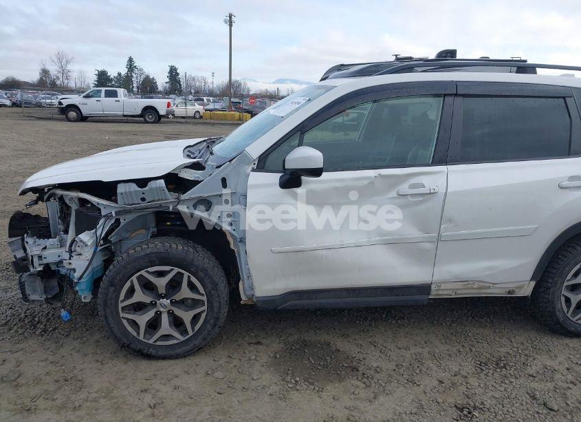 Photo 6 of 2020 Subaru Forester PREMIUM (VIN JF2SKAJC4LH469214)