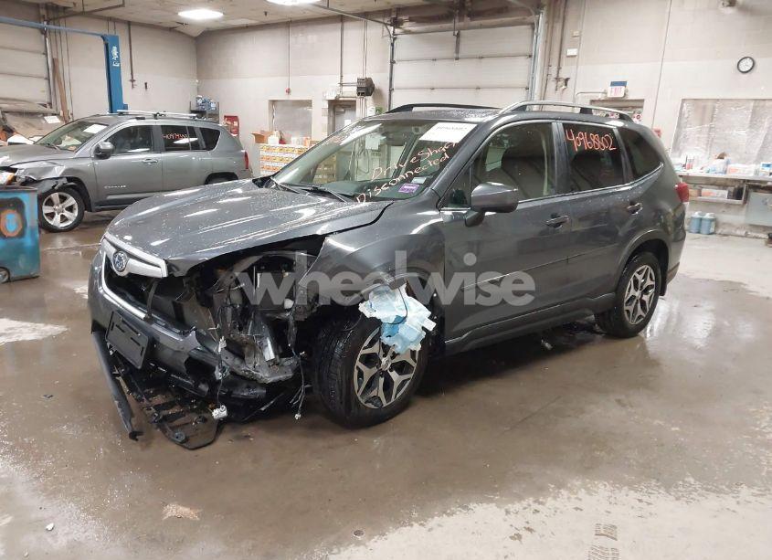 Photo 2 of 2021 Subaru Forester PREMIUM (VIN JF2SKAJC4MH465326)