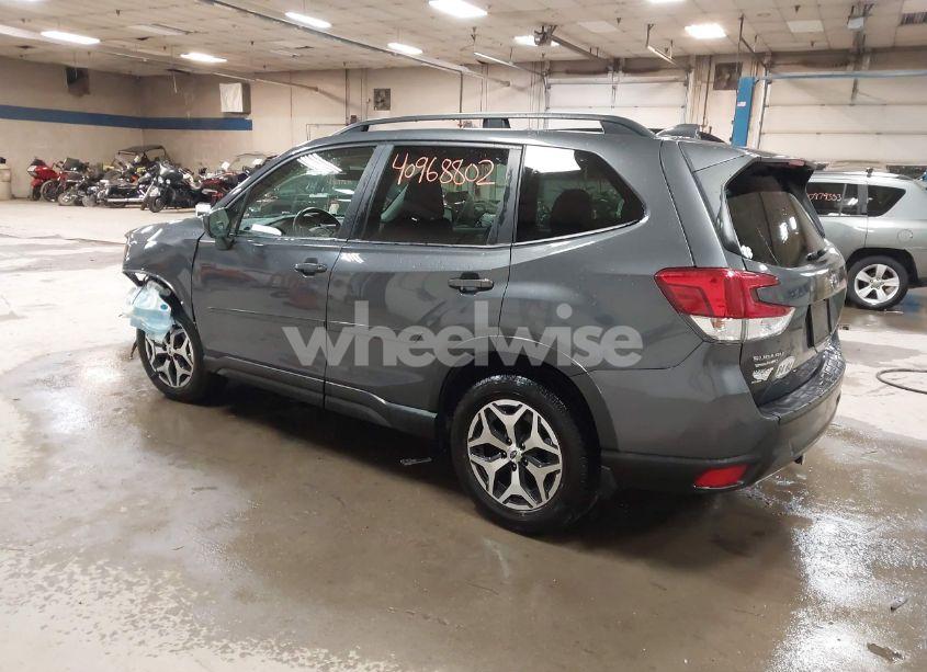 Photo 3 of 2021 Subaru Forester PREMIUM (VIN JF2SKAJC4MH465326)
