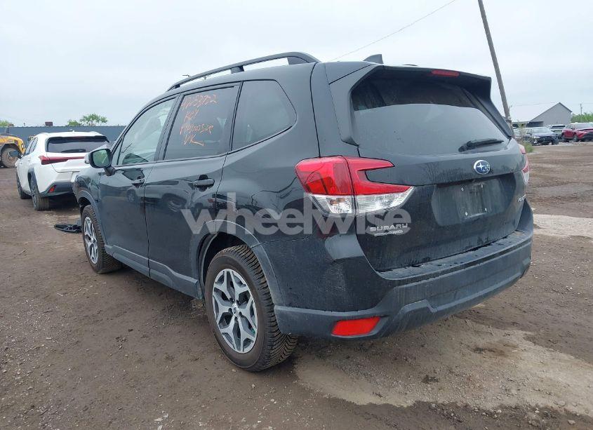 Photo 3 of 2021 Subaru Forester PREMIUM (VIN JF2SKAJC4MH469652)