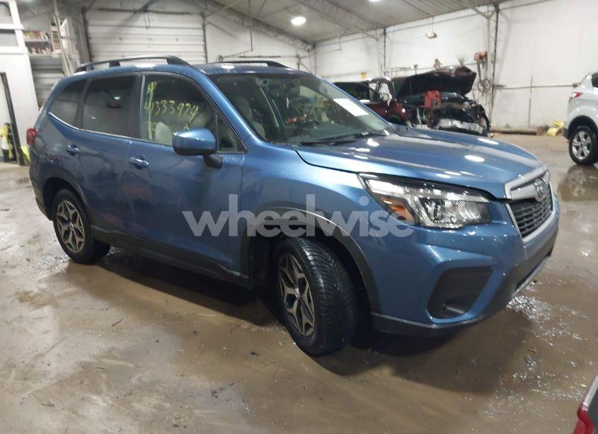 2020 Subaru Forester PREMIUM (VIN JF2SKAJC5LH443978) main photo