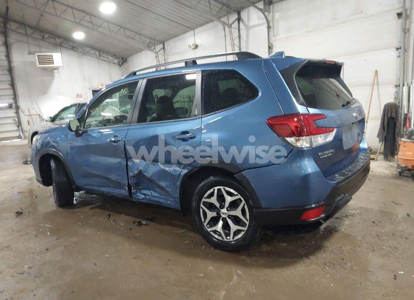 Photo 3 of 2020 Subaru Forester PREMIUM (VIN JF2SKAJC5LH443978)