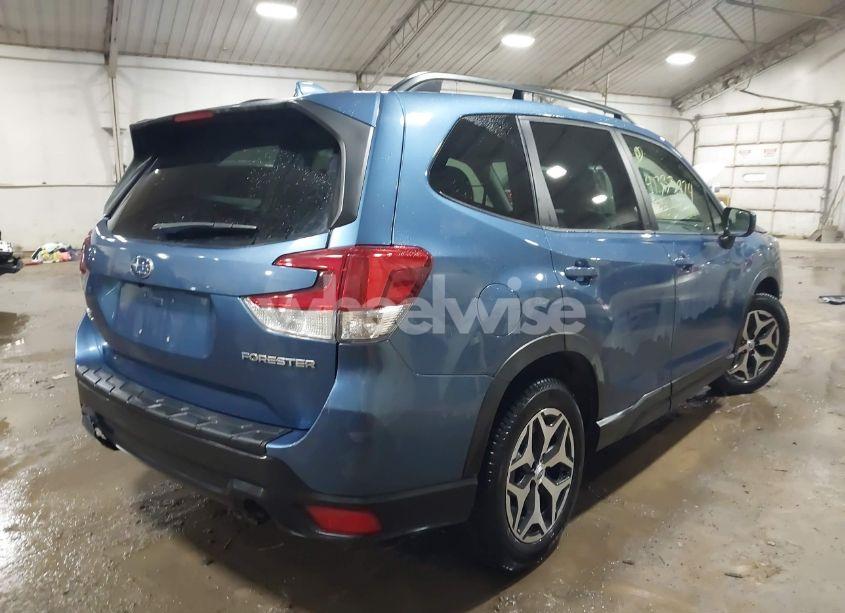 Photo 4 of 2020 Subaru Forester PREMIUM (VIN JF2SKAJC5LH443978)