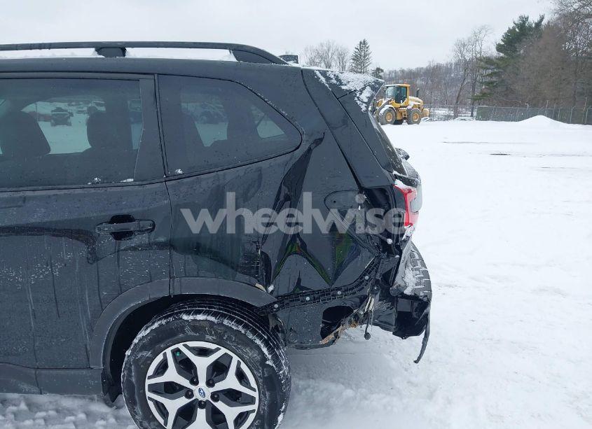 Photo 18 of 2021 Subaru Forester PREMIUM (VIN JF2SKAJC5MH510158)