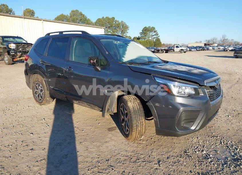 2020 Subaru Forester PREMIUM (VIN JF2SKAJC6LH533625) main photo
