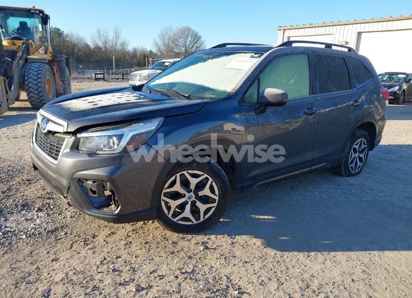 Photo 2 of 2020 Subaru Forester PREMIUM (VIN JF2SKAJC6LH533625)