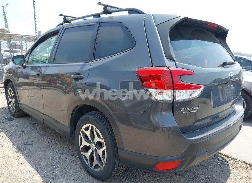 Photo 3 of 2021 Subaru Forester PREMIUM (VIN JF2SKAJC6MH458989)