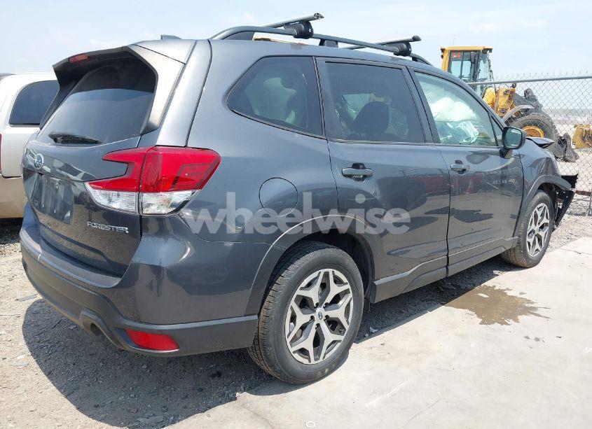 Photo 4 of 2021 Subaru Forester PREMIUM (VIN JF2SKAJC6MH458989)