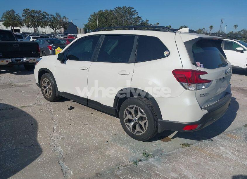 Photo 3 of 2021 Subaru Forester PREMIUM (VIN JF2SKAJC6MH558140)