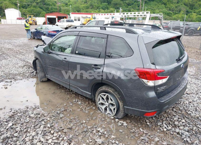 Photo 3 of 2021 Subaru Forester PREMIUM (VIN JF2SKAJC6MH561359)