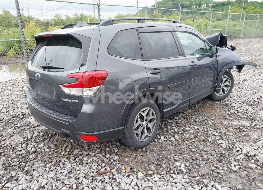 Photo 4 of 2021 Subaru Forester PREMIUM (VIN JF2SKAJC6MH561359)