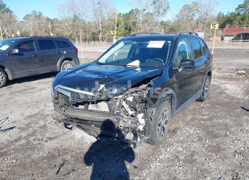 Photo 2 of 2020 Subaru Forester PREMIUM (VIN JF2SKAJC7LH422596)