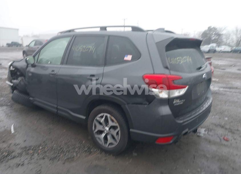 Photo 3 of 2020 Subaru Forester PREMIUM (VIN JF2SKAJC7LH518650)