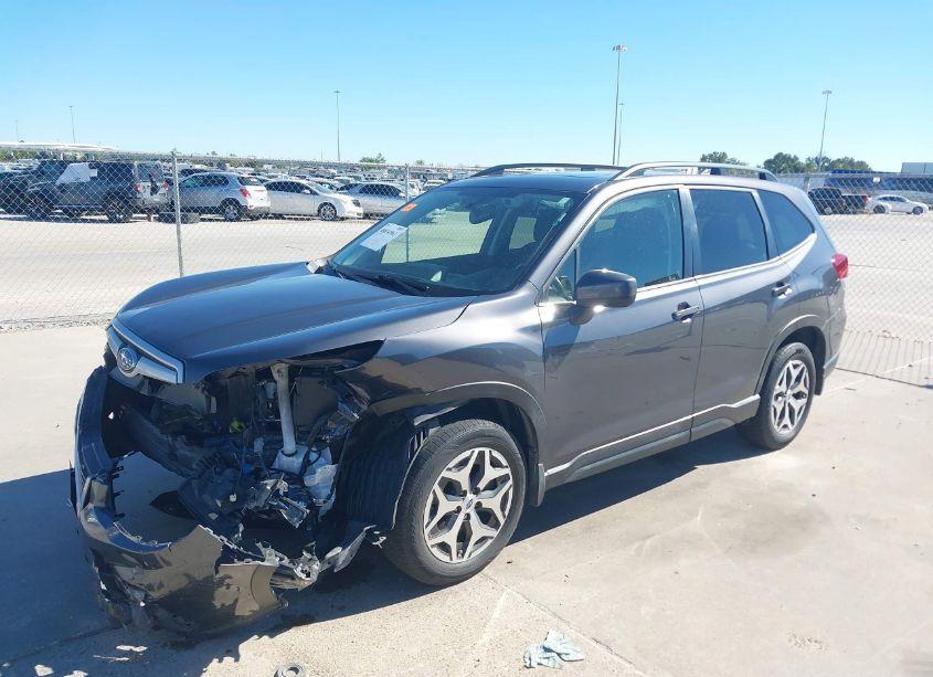 Photo 2 of 2020 Subaru Forester PREMIUM (VIN JF2SKAJC7LH552698)