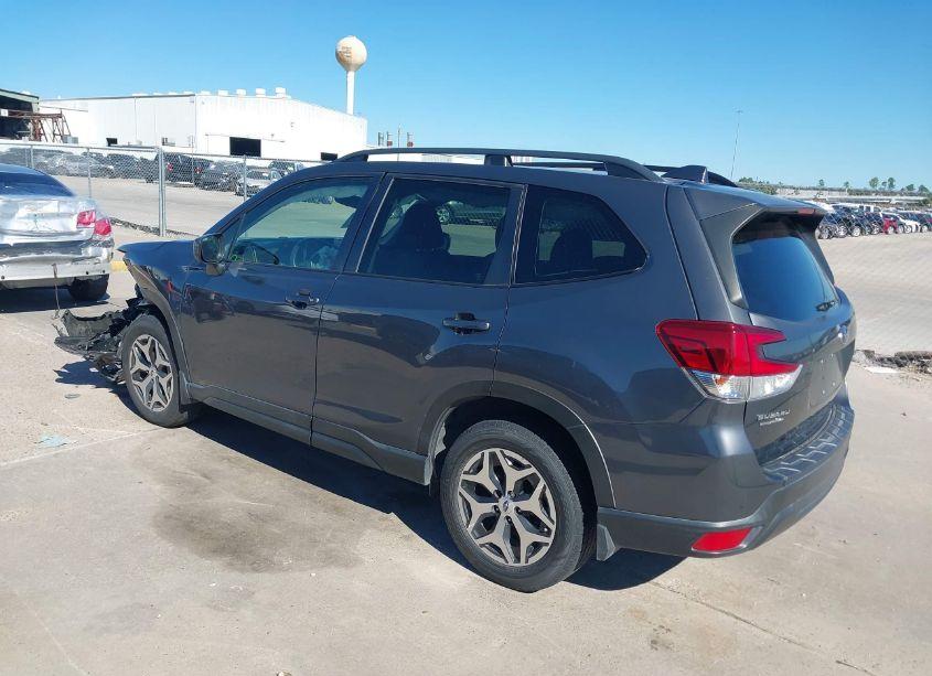 Photo 3 of 2020 Subaru Forester PREMIUM (VIN JF2SKAJC7LH552698)